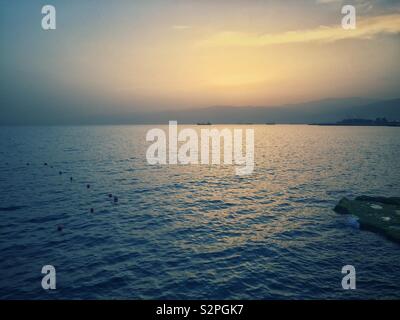 Sonnenaufgang auf dem Mittelmeer Beirut Libanon Naher Osten Stockfoto