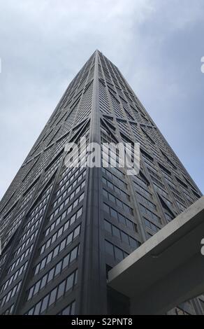 Auf der Suche bis an die Spitze des John Hancock Tower, Chicago, Illinois. Stockfoto