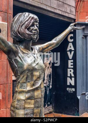 Statue von Cilla Black außerhalb der Cavern Club in Liverpool. Stockfoto