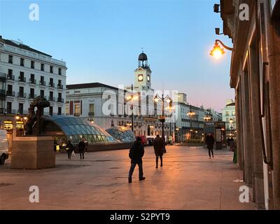 Puerta del Sol, Nachtansicht. Madrid, Spanien. Stockfoto