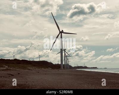 Bangui Windfarm in Ilocos Norte ist eine der wichtigsten Quelle erneuerbarer Energie im Norden der Philippinen. Stockfoto