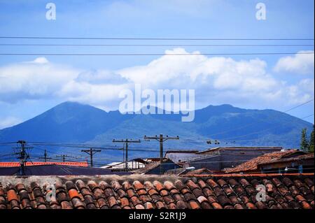 Die Stadt und die Berge, Granada, Nicaragua Stockfoto