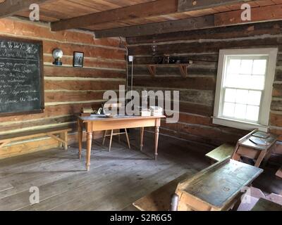 Historische Schule Haus Gebäude am Fort Edmonton Park in Edmonton, Alberta, Kanada Stockfoto