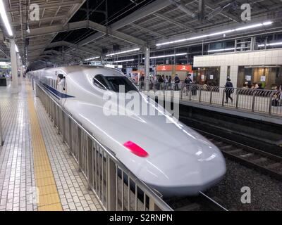 Shinkansen Zug, der Bahnhof von Kyoto in Kyoto, Japan. Stockfoto