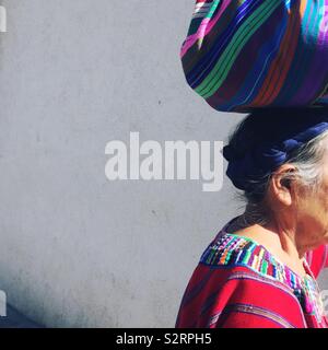 Ein maya indigene Frau in San Marcos La Laguna, Solola, Guatemala. Stockfoto