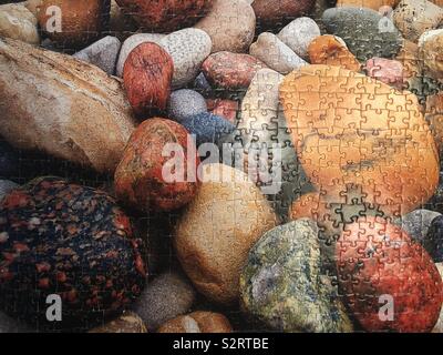 Puzzle Details der farbigen Steine auf die Lake Huron, Michigan Stockfoto