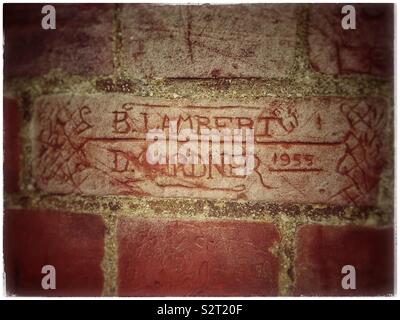 1955 Graffiti an einer Mauer in Ipswich, Suffolk Stockfoto