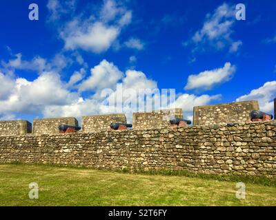 Louisbourg Festungsmauer mit Kanonen in Cape Breton Island Kanada Stockfoto