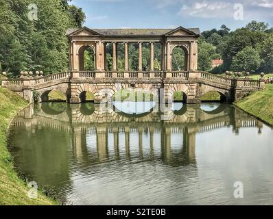 Die Palladianische Brücke, vor Park, Badewanne Stockfoto