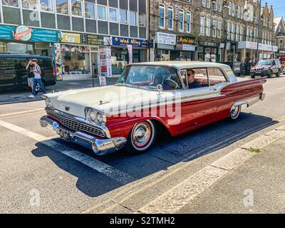 Eine klassische 1959 Ford Galaxie Auto in Newquay High Street Stockfoto