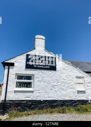 Das erste und das letzte Geschenk und Erfrischung Haus in England bei Land's End in Cornwall. Stockfoto