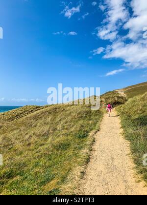 Klippen am Perran Beach in Perranporth Cornwall Stockfoto