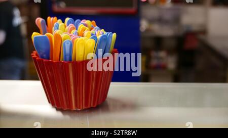 Plastiklöffel für Gelato dient Stockfoto