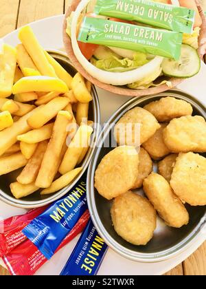 Chicken Nuggets und Pommes an einer britischen Küstenstadt Cafe Stockfoto