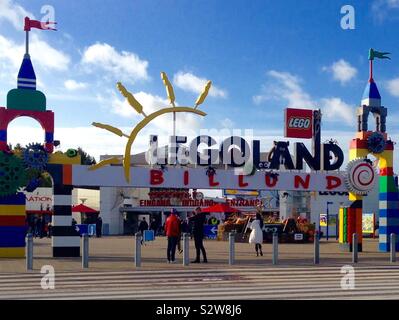 Die hellen und farbenfrohen Eingang zum Legoland, Billund, Dänemark. Stockfoto