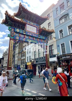 London, Großbritannien - 21 August 2019: Menschen zu Fuß in Chinatown, das West End von London. Stockfoto