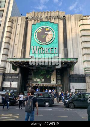 London, Großbritannien - 21 August 2019: das Apollo Victoria Theatre zeigt den misical Gottlosen, die auf die Geschichte der Zauberer von Oz basiert. Stockfoto