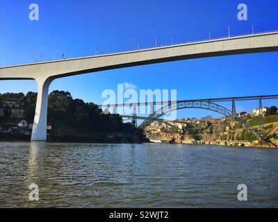 Drei Brücken über den Fluss Douro in Porto, Portugal Stockfoto