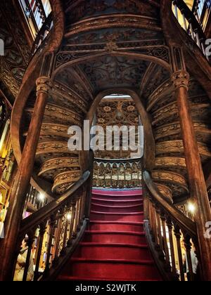 Livraria Lello Buchladen in Porto, die Treppe, die Inspiration zu JK Rowling gab für Harry Potter Stockfoto