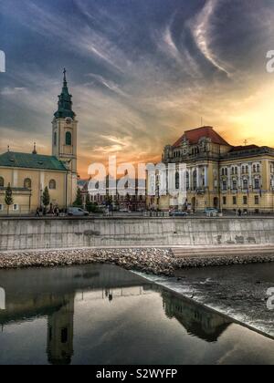 Sonnenuntergang in einer wunderschönen Stadt Oradea, Rumänien Stockfoto