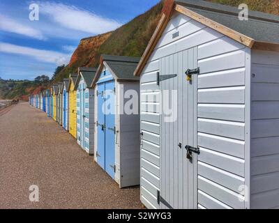 Strandhütten in Devon, England, August 2019 Stockfoto