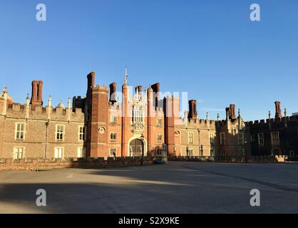 Hampton Court Palace, Richmond upon Thames, in der Abendsonne Stockfoto