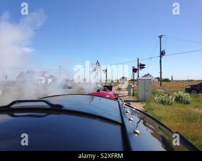 Fußplatte anzeigen Fahren auf der Romney, Hythe & Dymchurch Railway in Dungeness Kent Stockfoto