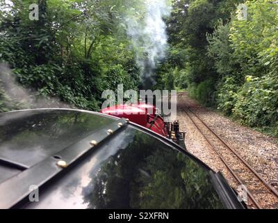 Fußplatte anzeigen Fahren auf der Romney, Hythe & Dymchurch Railway verlassen in Hythe, Kent Stockfoto