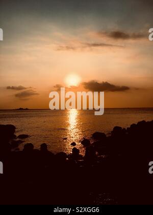 Sonnenuntergang am Tanjung balai karimun riau Indonesien Stockfoto