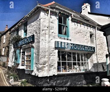 Die mousehole Village Gift Shop - Mousehole in Cornwall, Großbritannien Stockfoto