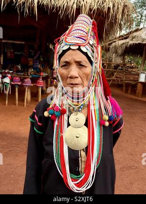 Eine alte Frau aus die Akha Bergvölker in Nord-Thailand. Stockfoto