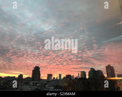 Sonnenuntergang über New York City am 2. Februar 2018. Stockfoto