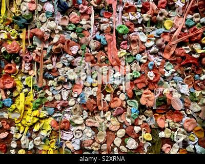 Nahaufnahme der ikonischen Seattle Kaugummi Wand in Post-Gasse, Pike Place Market, Seattle, Washington, USA Stockfoto