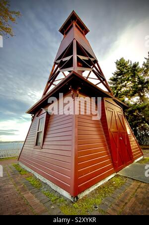 Die historische 1890 Holz Feuer Kirchturm mit Blick auf Port Townsend, Washington State, USA auf der Olympic Halbinsel. Stockfoto