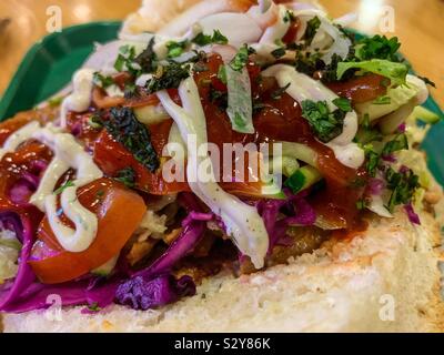 Gemischte Döner mit Soße Stockfoto