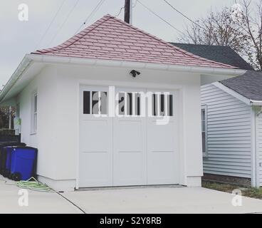 Eine Garage neben einem Haus in Allenhurst, Monmouth County, New Jersey, United States Stockfoto