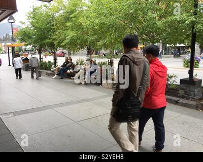 Besuchen Sie die Stadt Banff, Alberta, Kanada, Banff National Park, street photography Stockfoto