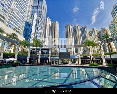 Moderne Wohn- und hohen Gebäuden rund um das Bürgerforum in Kowloon, Hong Kong. Stockfoto
