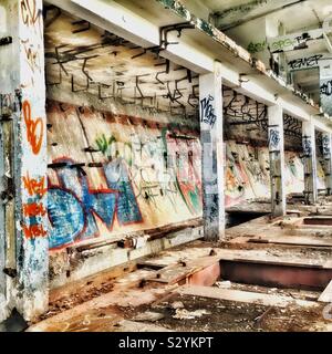 Hara Submarine Base einen Stillgelegten U-Boot Basis und viel Platz für Graffiti Kunst Stockfoto