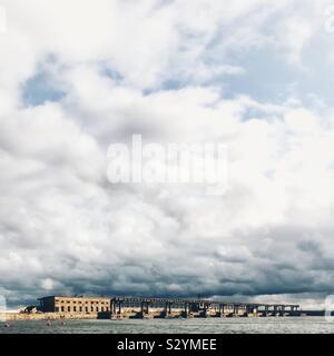 Hara Submarine Base einen Stillgelegten U-Boot Basis und viel Platz für Graffiti Kunst Stockfoto