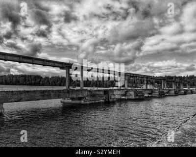 Hara Submarine Base einen Stillgelegten U-Boot Basis und viel Platz für Graffiti Kunst Stockfoto