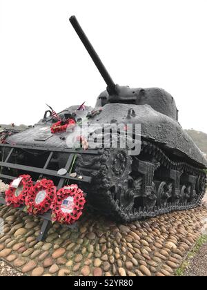 Ein Sherman Panzer zum Gedenken an den D-day Landungen Praxis bei slapton Sands in Devon. Stockfoto