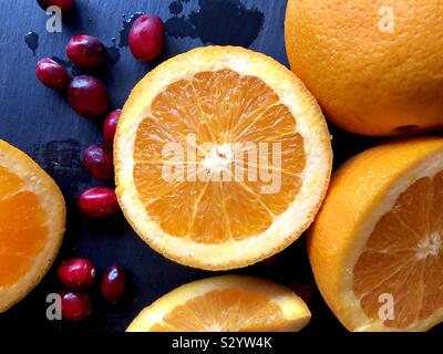 Preiselbeeren und Orangen Stockfoto