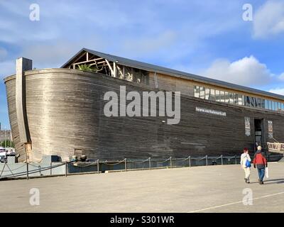 Ipswich, Suffolk, Großbritannien - 13 November 2019: eine Nachbildung der Arche Noah im Orwell Kai. Stockfoto