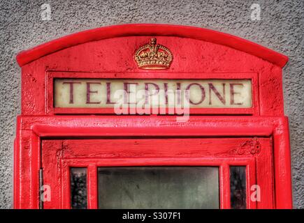 Britische Telefonbox im alten Stil, Ayrshire, Schottland, Großbritannien Stockfoto