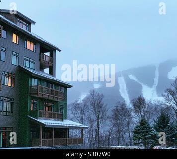 Skipisten von der Lodge at Spruce Spitze, Stowe, Vermont, United States Stockfoto