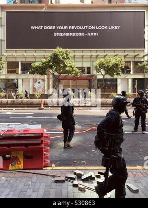HongKong, Hongkong - November, 2019: Polizisten auf der Straße während der Protest in HongKong Stockfoto