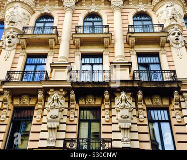 Ein schönes Gebäude im Jugendstil in Riga, Lettland. Stockfoto