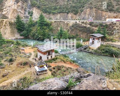 Erste Hängebrücke in Bhutan. Stockfoto