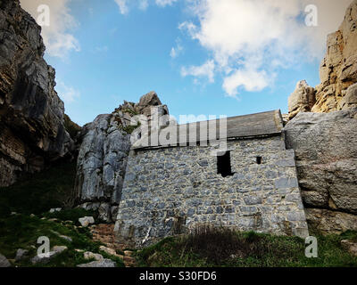 St. Govan's Chapel, Bosherston, Pembrokeshire National Park, Wales Stockfoto